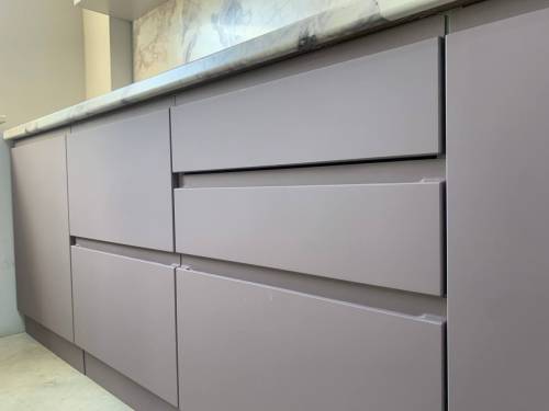 Кухня с интегрированными ручками - Фабрика ЭКО