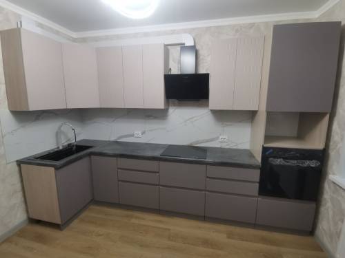 Кухня с интегрированными ручками - Фабрика ЭКО